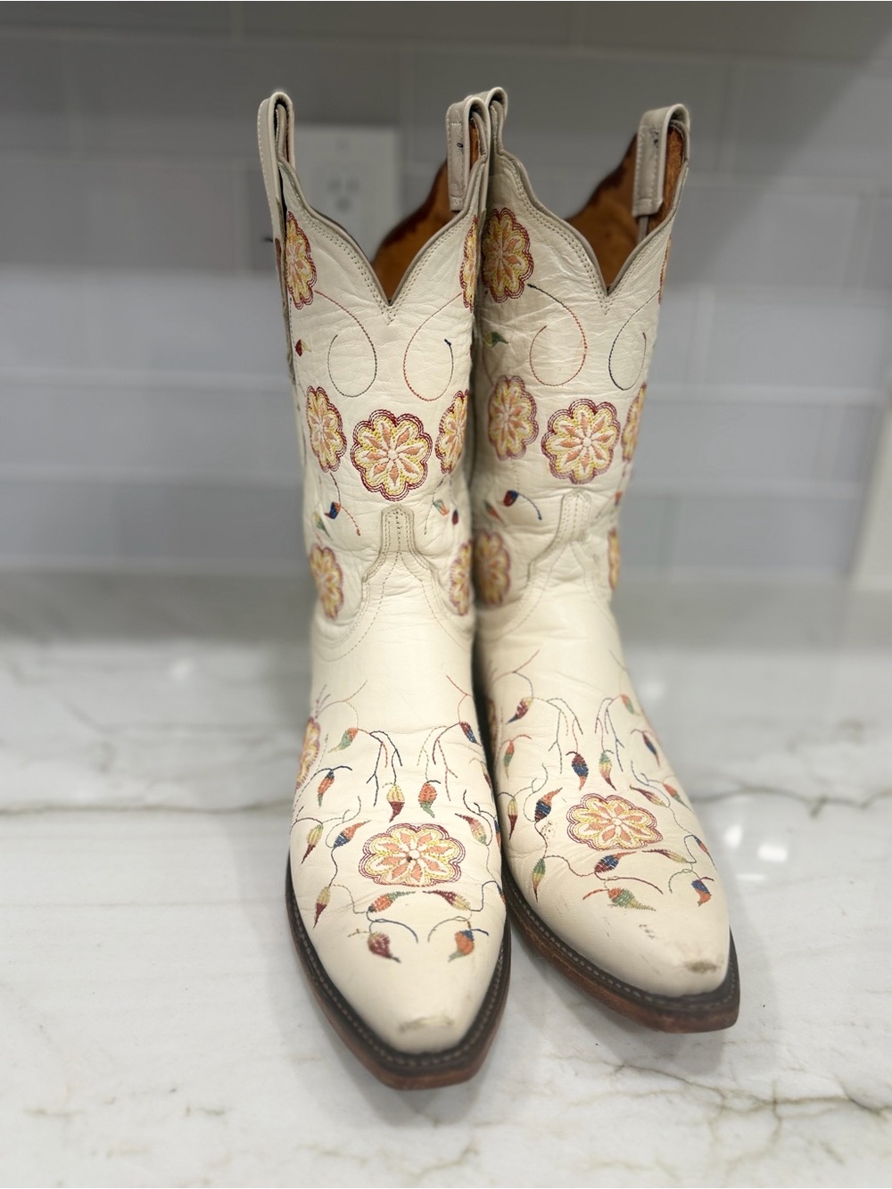 Lucchese 1883 Cream Embroidered Floral Western Boots 7.5 - Picture 3 of 16